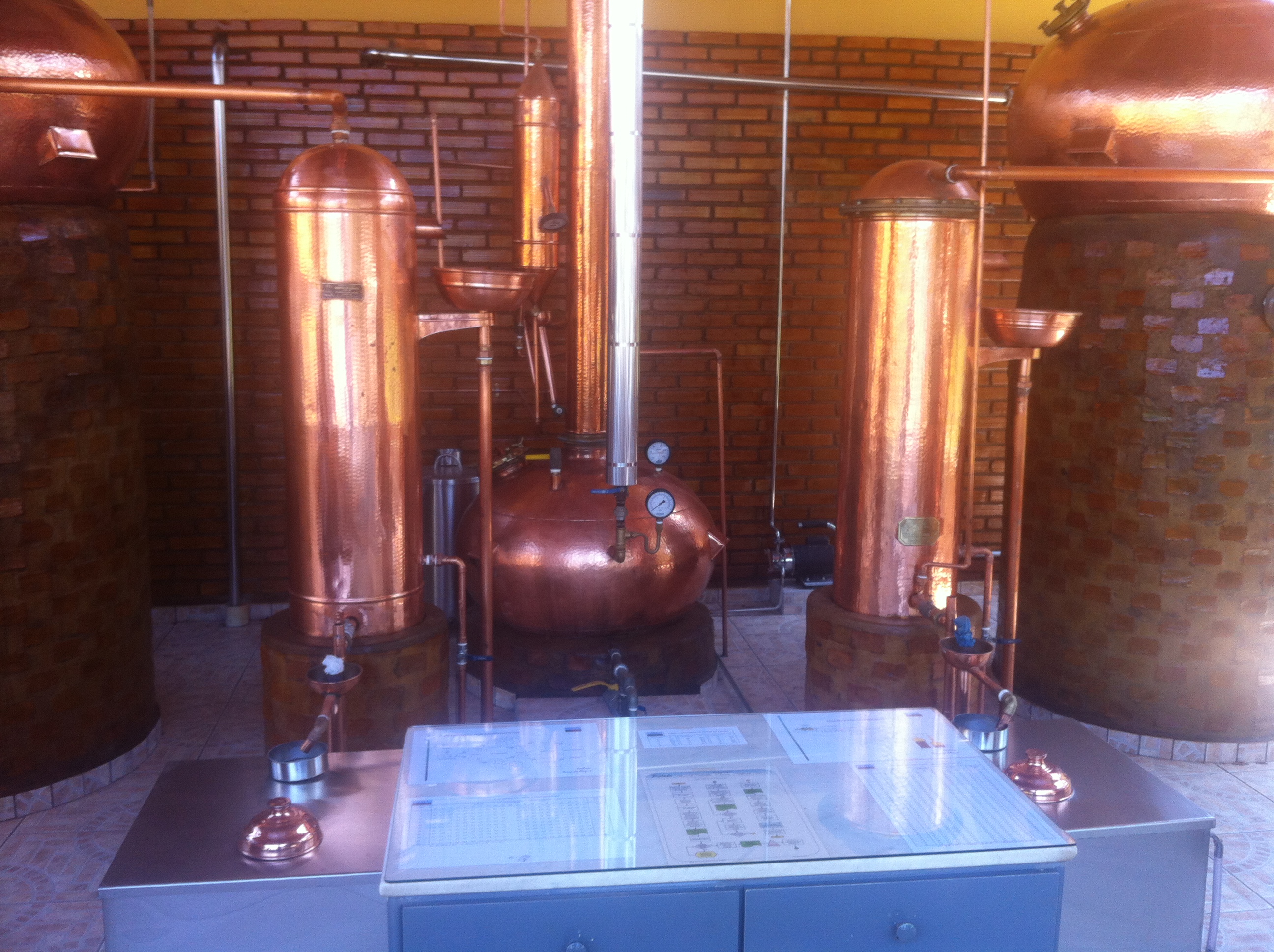 Destilacao mesa de trabalho com fluxo.JPG